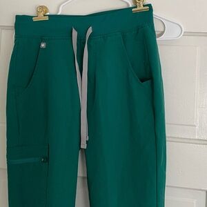 Hunter Green FIGS Zamora joggers size XS petite